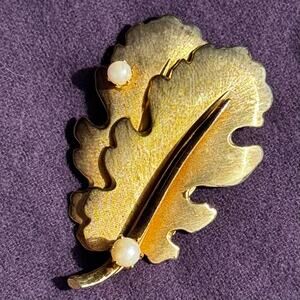 Gold Tone Oak Leaf Brooch Pin Faux Pearl Nature Botanical Vintage Style